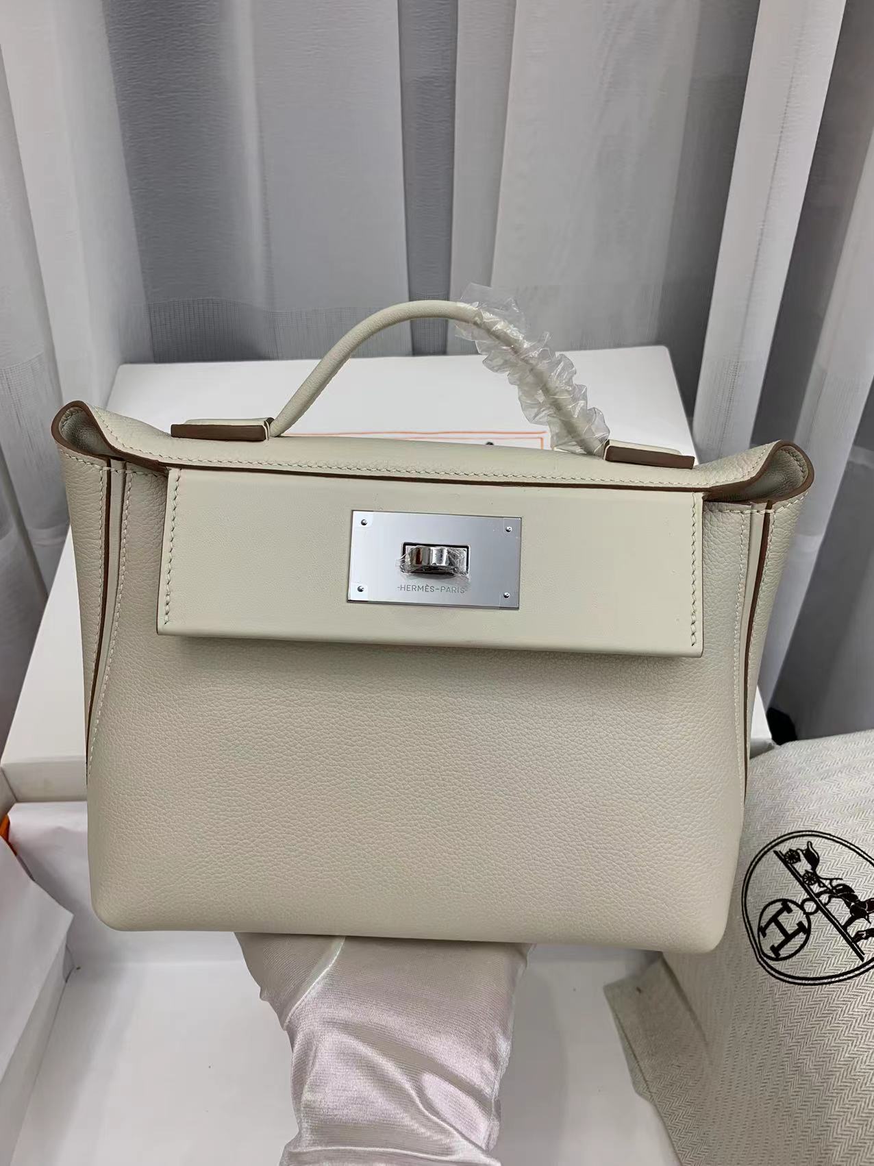 Hermes Kelly Mini 2424 21cm Handbag in Cream White Clemence Leather 